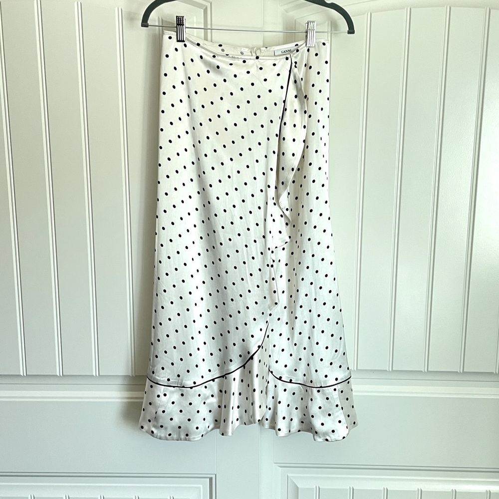 GANNI White and black Silk Madi ruffle high slit skirt size 38 US size 6